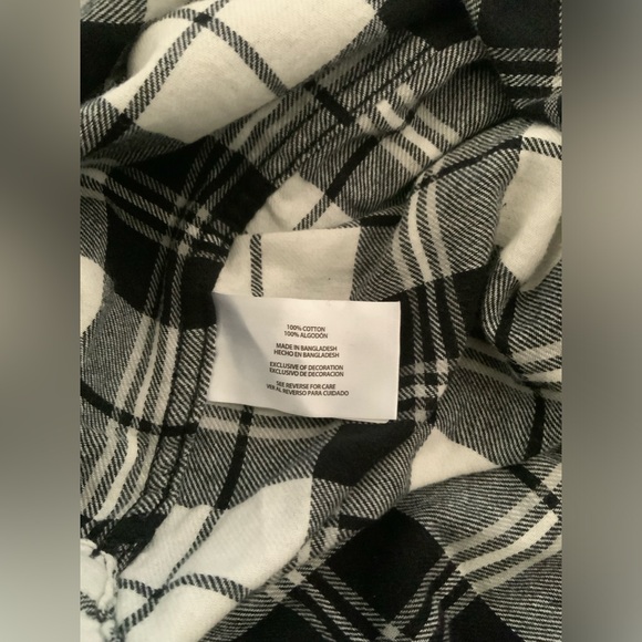 New With Tags Women Medium Gap Flannel black and white - Picture 5 of 7